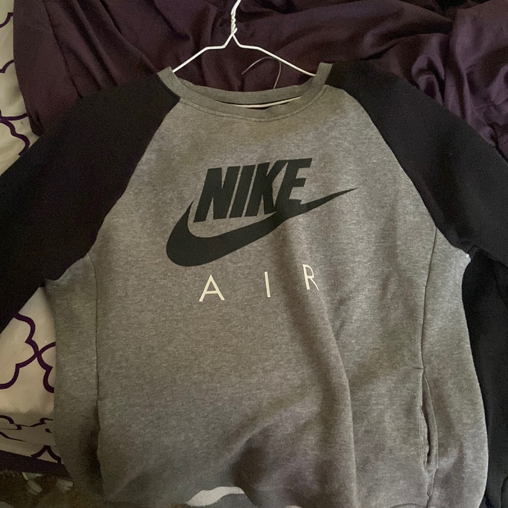 nike air long sleeve sweatshirt